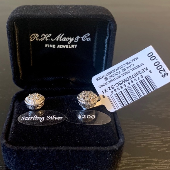 NWT Macy’s Diamond Cluster Stud Earrings (1/10 ct) - Picture 3 of 7